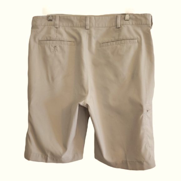 Nike Golf Dri FIt  Cargo Style Shorts Size 34 - Picture 2 of 5